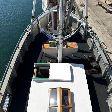 Varra Water - Unique Boat Accomodation - Bornholm - Fjaelstavn Нексё Экстерьер фото