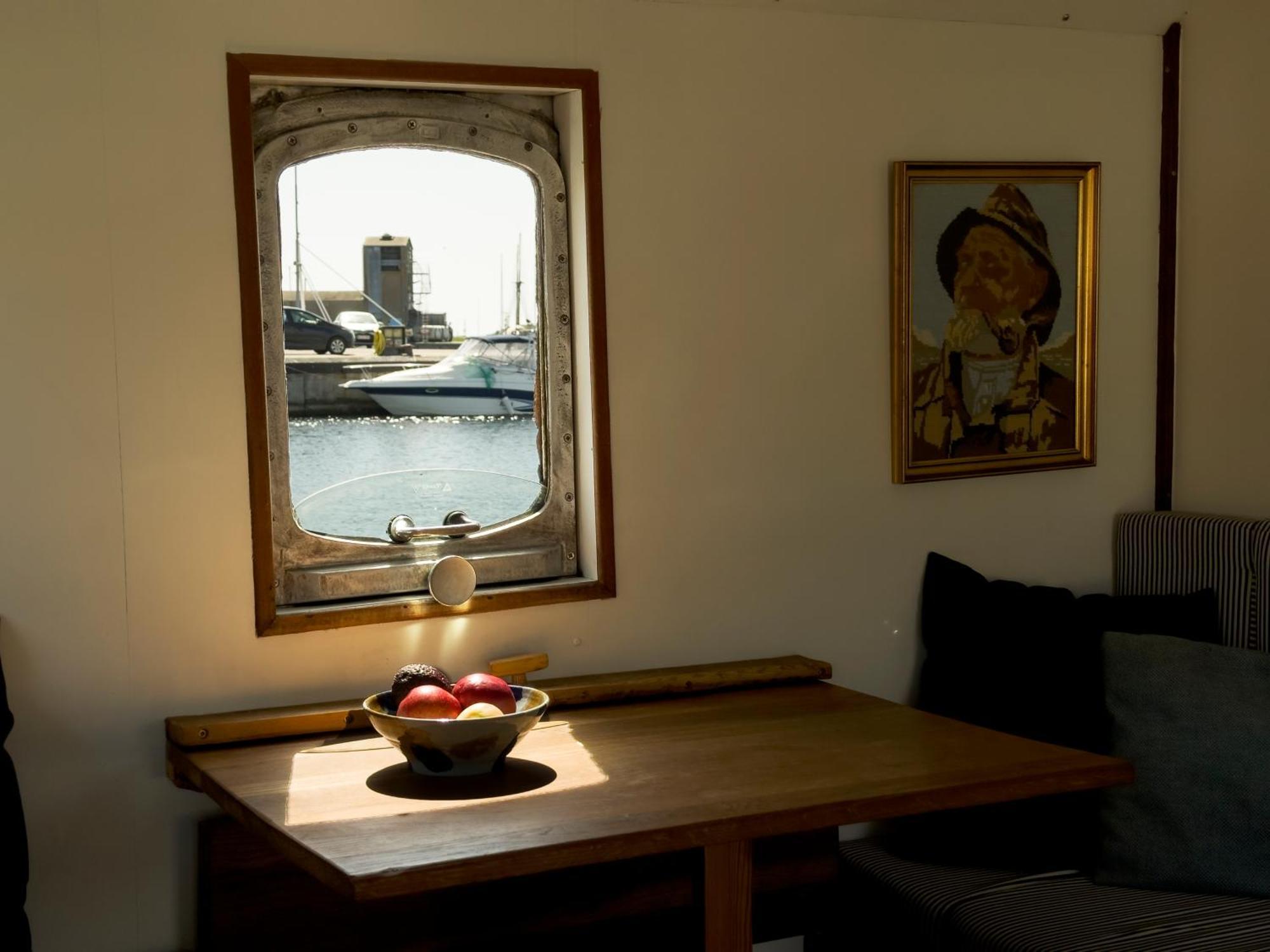 Varra Water - Unique Boat Accomodation - Bornholm - Fjaelstavn Нексё Экстерьер фото