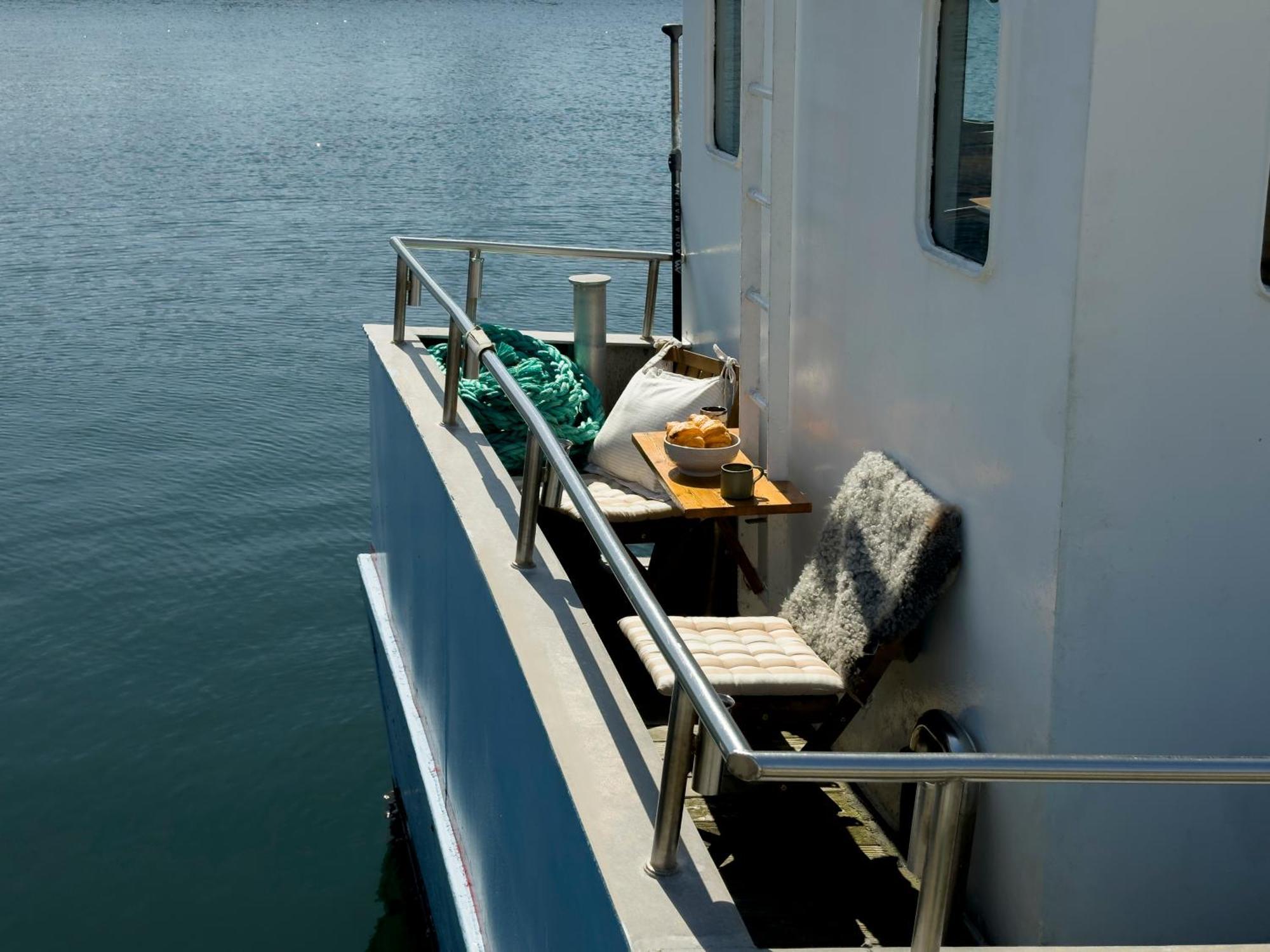 Varra Water - Unique Boat Accomodation - Bornholm - Fjaelstavn Нексё Экстерьер фото